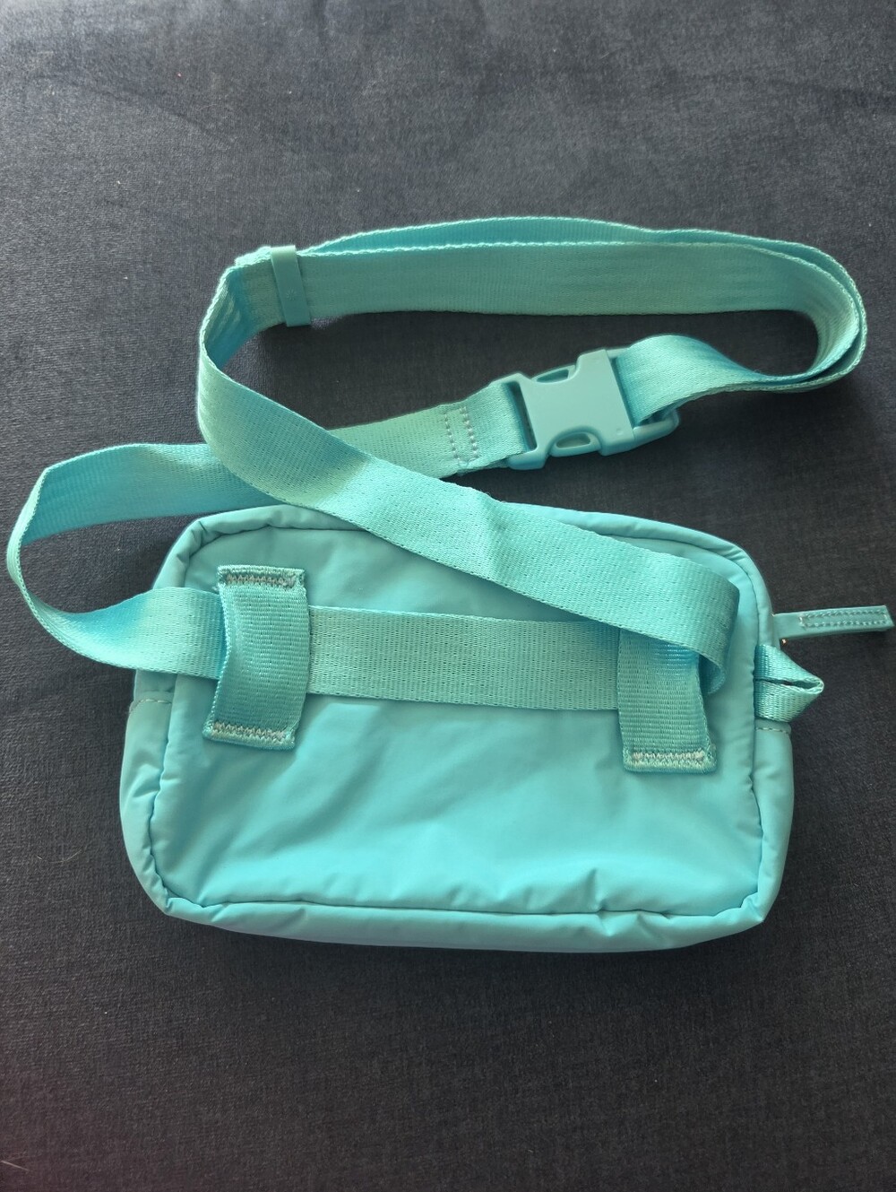LIKE NEW/NEVER USED ATHLETA Aqua/Turquoise Belt Bag/Crossbody - Picture 2 of 3